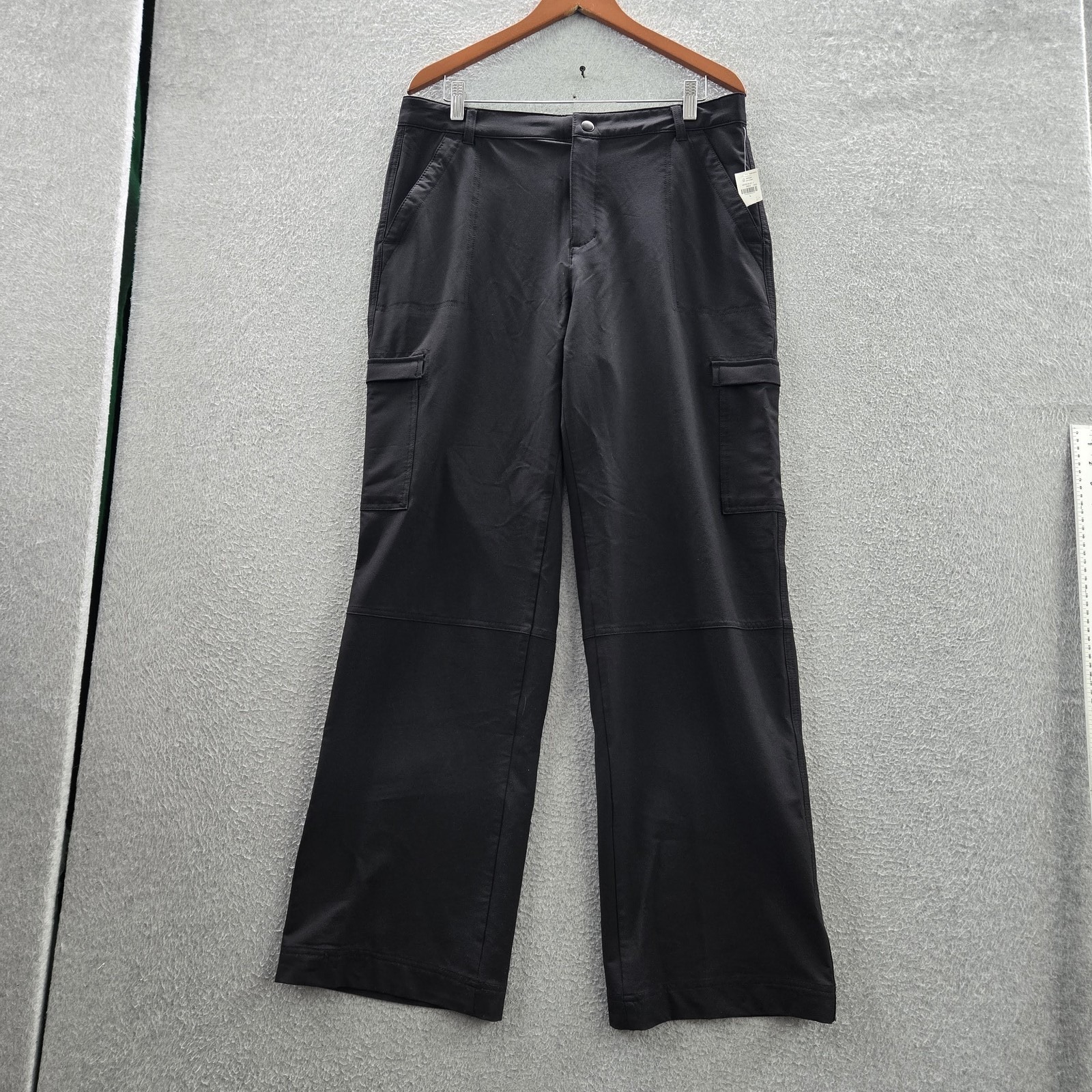 Old Navy Men Activewear Pants L Black Cargo Stretchtech Straight Nwt